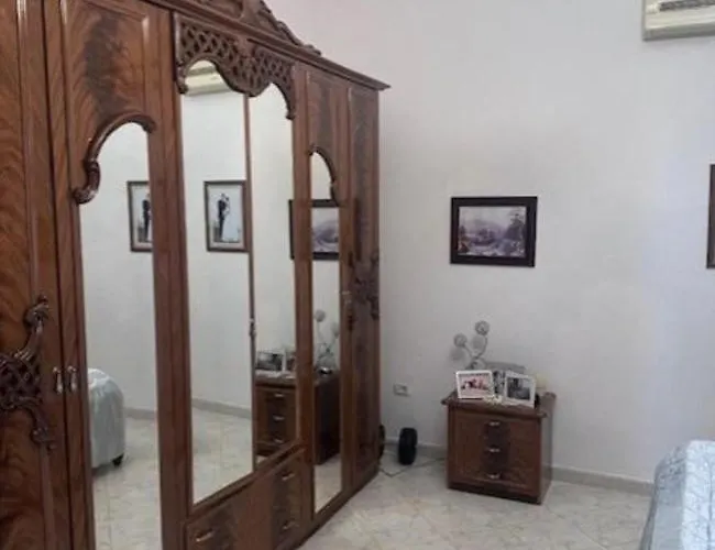 E Verdhe Vendégház *