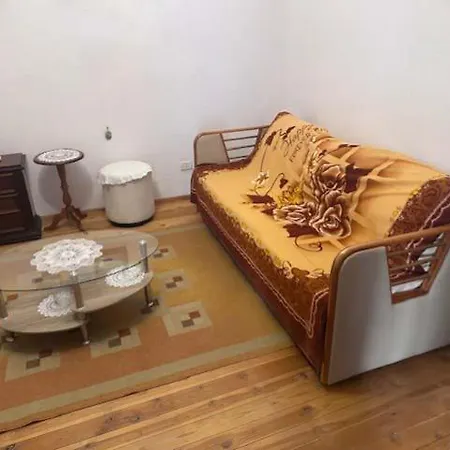 E Verdhe * 엘바산