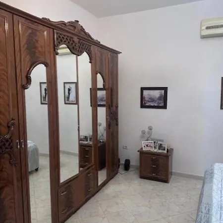 E Verdhe 게스트하우스 *