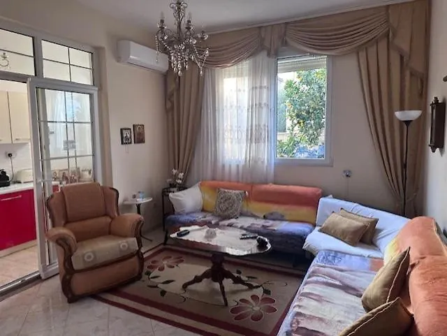 E Verdhe 게스트하우스 엘바산